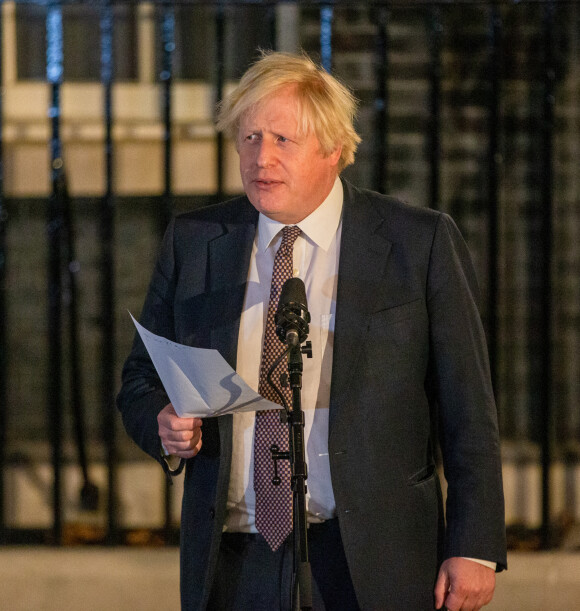 Boris Johnson (Premier ministre du Royaume-Uni) quitte le 10 Downing Street pour visiter le marché de Noël de Downing Street, le 30 novembre 2021. © Tayfun Salci/Zuma Press/Bestimage 