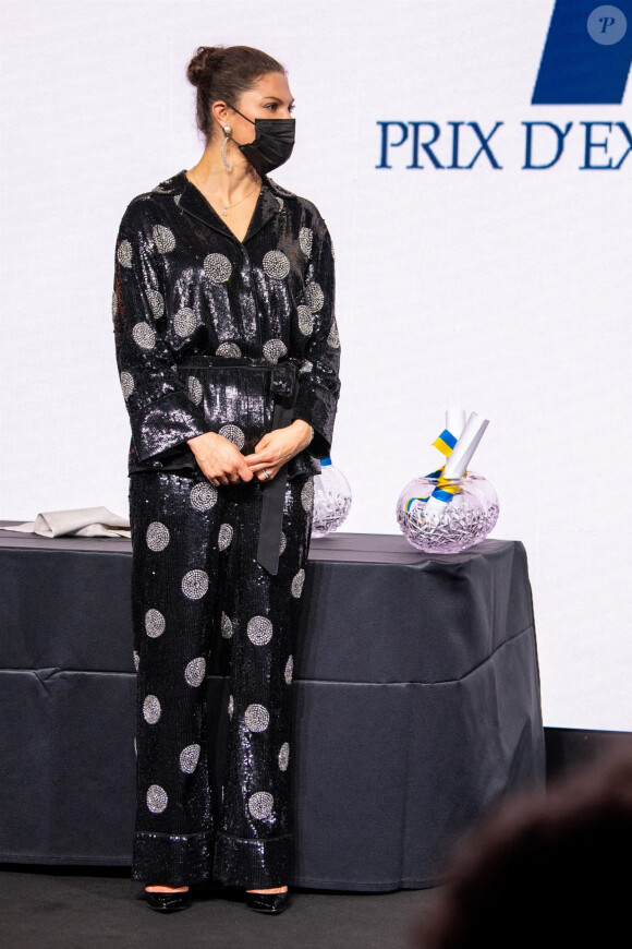 La princesse Victoria de Suède assiste à l'inauguration de l'exposition "Pioneer the Possible" au Pavillon Vendôme à Paris. Paris, le 6 décembre 2021.