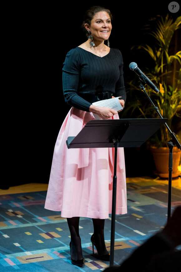 La princesse Victoria de Suède lors du lancement du livre "amitié" pour célébrer les 50 ans de relation franco-suédoise à l'institut suédois à Paris le 5 décembre 2021.