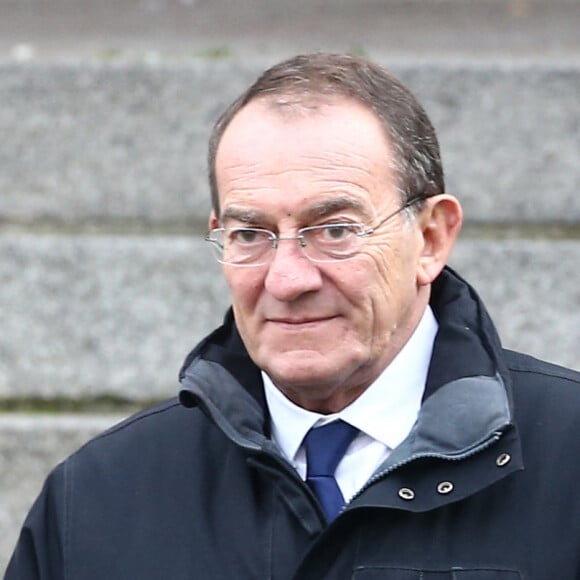 Jean-Pierre Pernaut et sa femme Nathalie Marquay-Pernaut - Sortie de la cérémonie religieuse des obsèques de Françoise Pernaut (Pillot) en la cathédrale Notre-Dame d'Amiens, France, le 19 octobre 2016. © Crystal Pictures/Bestimage