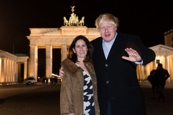 Boris Johnson et Marina Wheeler posent devant la Porte de Brandebourg à Berlin en Allemagne le 4 novembre 2016.