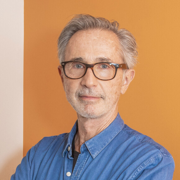 Exclusif - Thierry Lhermitte - Backstage de l'enregistrement de l'émission "On est presque en direct" (OEED), présentée par L.Ruquier, et diffusée sur France 2 le 28 novembre 2020 © Jack Tribeca / Bestimage