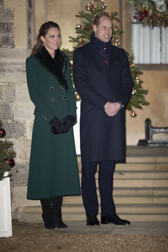 Catherine Kate Middleton, duchesse de Cambridge, le prince William, duc de Cambridge - La famille royale se réunit devant le chateau de Windsor pour remercier les membres de l'Armée du Salut et tous les bénévoles qui apportent leur soutien pendant l'épidémie de coronavirus (COVID-19) et à Noël le 8 décembre 2020. 