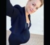 Yvonne Strahovski dévoile son ventre rond. Septembre 2021