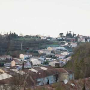 La maison en construction de Delphine Jubillar (Aussaguel) , disparue sans laisser de traces depuis le 16 décembre 2020 à Cagnac les Mines dans le Tarn. Un gendarme et une équipe du service des eaux ont mené des investigations pour chercher des traces dans le réseau raccordé à la maison. Le 7 janvier 2021  © Frédéric Maligne / Bestimage