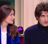 Laetitia Casta et Louis Garrel face à Yann Barthès dans "Quotidien".