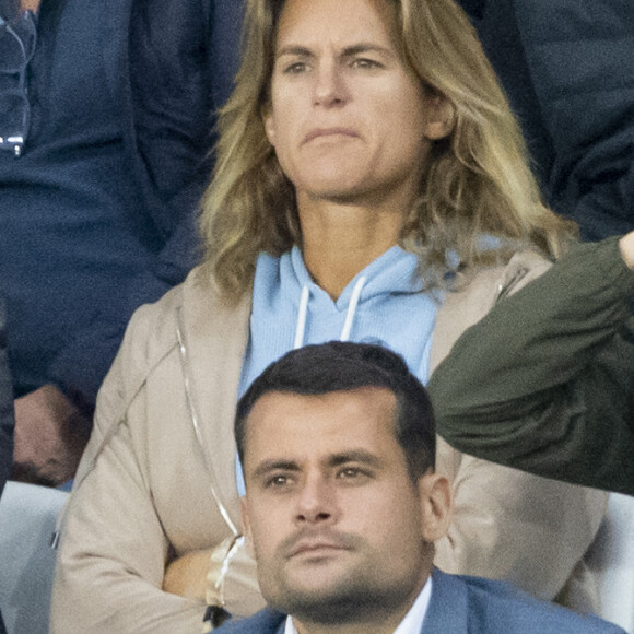 Amelie Mauresmo et son fils - People assistent à la victoire du PSG (2) face à Manchester City (0) lors de la deuxième journée de la Ligue des champions au Parc des Princes à Paris le 28 septembre 2021. © Cyril Moreau/Bestimage