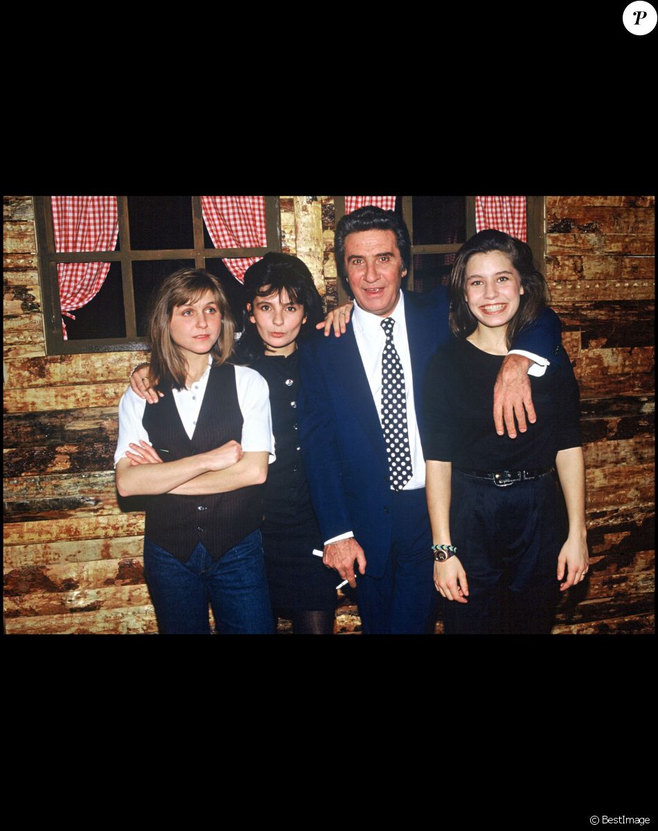 Archives - Gilbert Bécaud et ses filles Anne, Jennifer et Emily.
