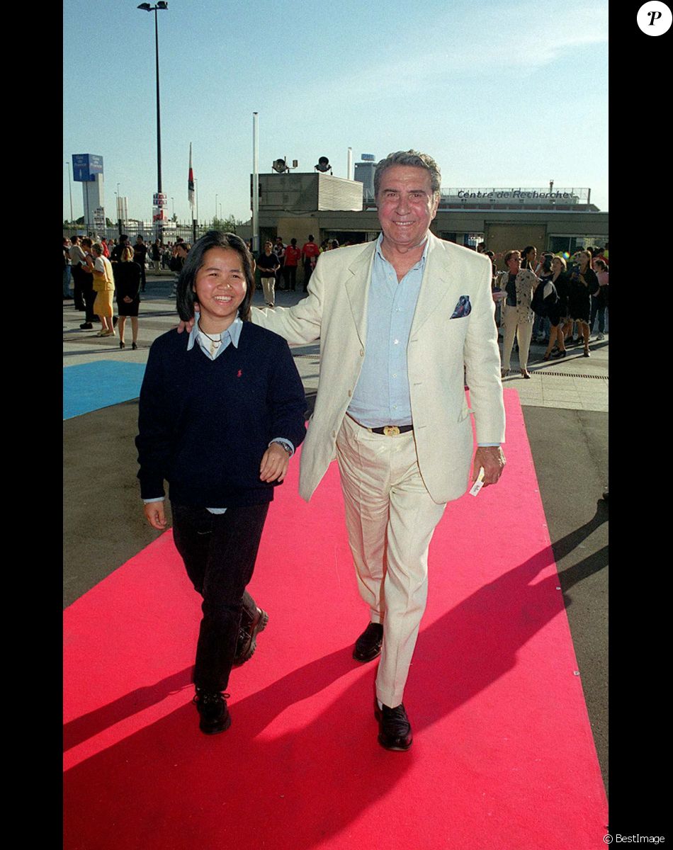 Gilbert Bécaud et sa fille Noï, lors d'un concert au Stade de France.