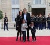 Sébastien Auziere, sa femme Christelle et leurs enfants Camille et Paul lors de la passation de pouvoir entre François Hollande et Emmanuel Macron au palais de l'Elysée le 14 mai 2017