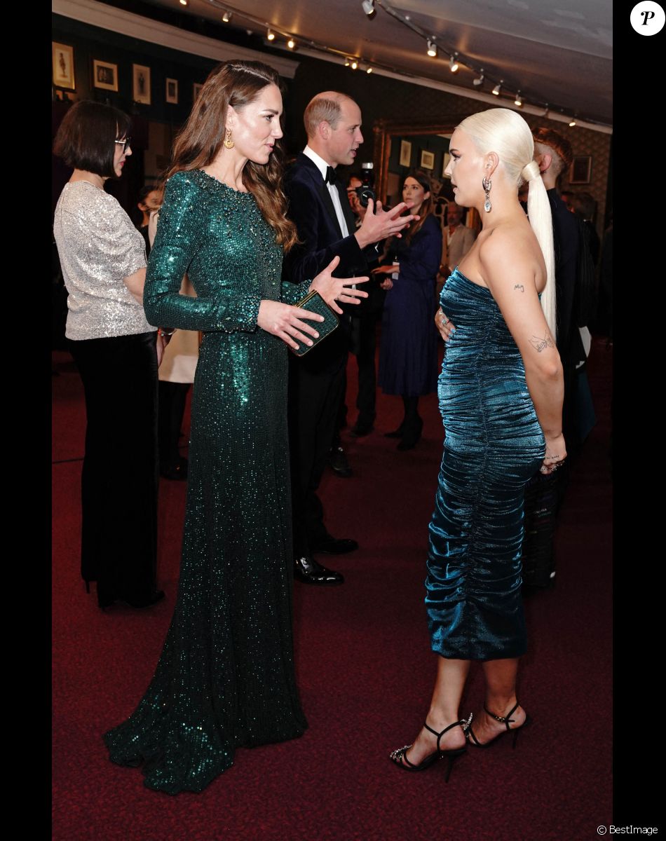 Le prince William, duc de Cambridge, et Kate Catherine Middleton, duchesse de Cambridge, au "Royal Variety Performance 2021" au Royal Albert Hall à Londres. Le 18 novembre 2021