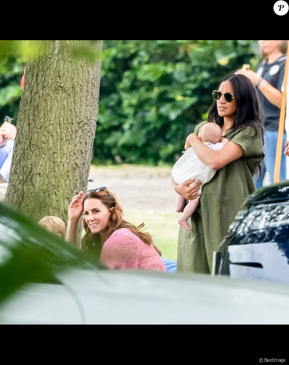 Meghan Markle, duchesse de Sussex, son fils Archie Harrison Mountbatten-Windsor et Catherine (Kate) Middleton, duchesse de Cambridge lors d'un match de polo de bienfaisance King Power Royal Charity Polo Day à Wokinghan, comté de Berkshire, Royaume Uni, le 10 juillet 2019.