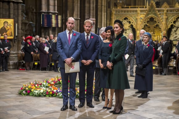 Le prince William, duc de Cambridge, le prince Harry, duc de Sussex et Meghan Markle (enceinte), duchesse de Sussex, Kate Catherine Middleton, duchesse de Cambridge - La famille royale d'Angleterre lors du service commémoratif en l'abbaye de Westminster pour le centenaire de la fin de la Première Guerre Mondiale à Londres. Le 11 novembre 2018