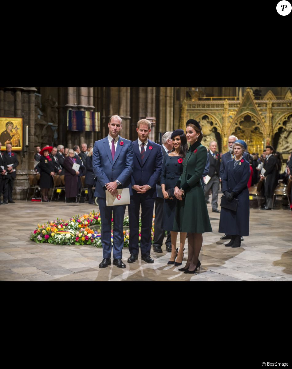 Le prince William, duc de Cambridge, le prince Harry, duc de Sussex et Meghan Markle (enceinte), duchesse de Sussex, Kate Catherine Middleton, duchesse de Cambridge - La famille royale d'Angleterre lors du service commémoratif en l'abbaye de Westminster pour le centenaire de la fin de la Première Guerre Mondiale à Londres. Le 11 novembre 2018