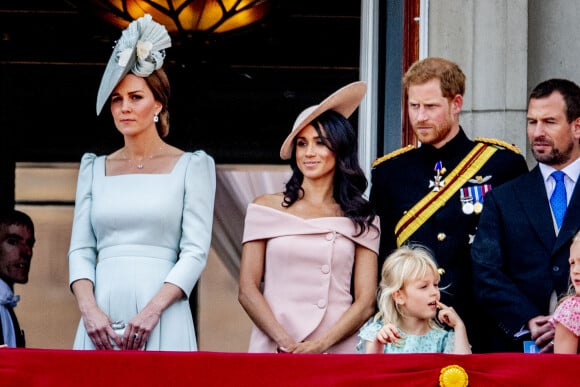 Catherine (Kate) Middleton, duchesse de Cambridge, le prince Harry, duc de Sussex, et Meghan Markle, duchesse de Sussex, Peter Phillips et sa femme Autumn Phillips avec leurs enfants Savannah et Isla - Les membres de la famille royale britannique lors du rassemblement militaire "Trooping the Colour" (le "salut aux couleurs"), célébrant l'anniversaire officiel du souverain britannique. Cette parade a lieu à Horse Guards Parade, chaque année au cours du deuxième samedi du mois de juin. Londres, le 9 juin 2018.