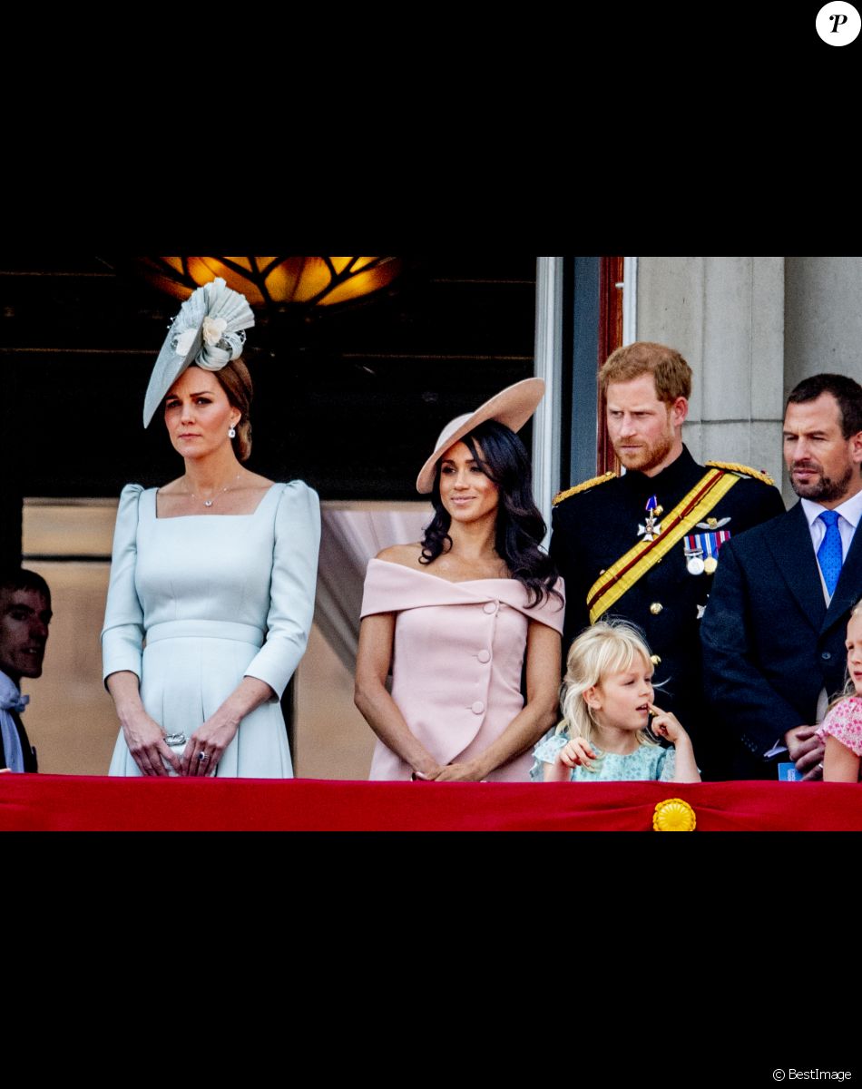 Catherine (Kate) Middleton, duchesse de Cambridge, le prince Harry, duc de Sussex, et Meghan Markle, duchesse de Sussex, Peter Phillips et sa femme Autumn Phillips avec leurs enfants Savannah et Isla - Les membres de la famille royale britannique lors du rassemblement militaire "Trooping the Colour" (le "salut aux couleurs"), célébrant l'anniversaire officiel du souverain britannique. Cette parade a lieu à Horse Guards Parade, chaque année au cours du deuxième samedi du mois de juin. Londres, le 9 juin 2018.