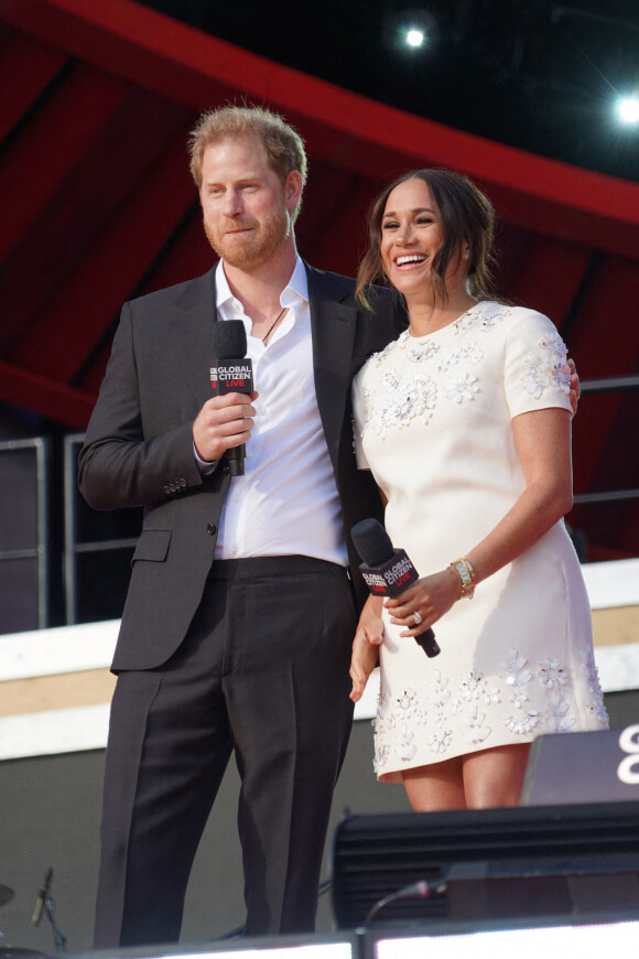 Le prince Harry, duc de Sussex et Meghan Markle sur la scène du "Global Citizen Live Festival" à Central Park à New York, le 25 septembre 2021. © Sonia Moskowitz Gordon/ZUMA Press Wire/Bestimage