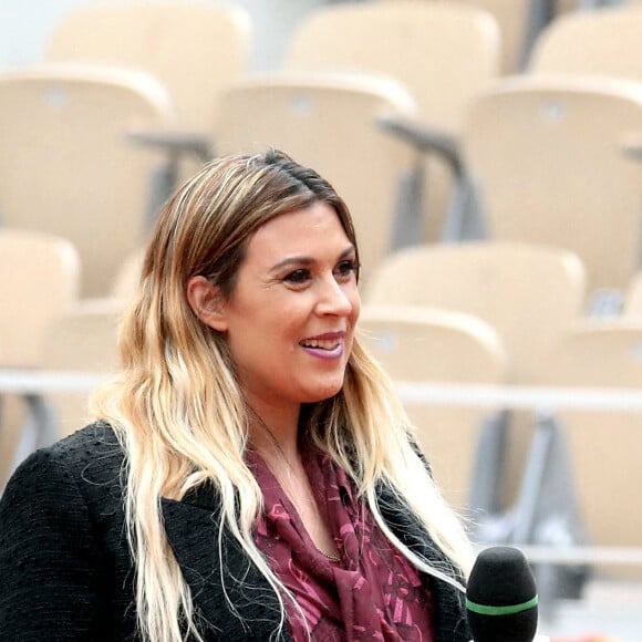 Marion Bartoli, enceinte, dans les tribunes des internationaux de tennis de Roland Garros à Paris le 10 octobre 2020. © Dominique Jacovides / Bestimage