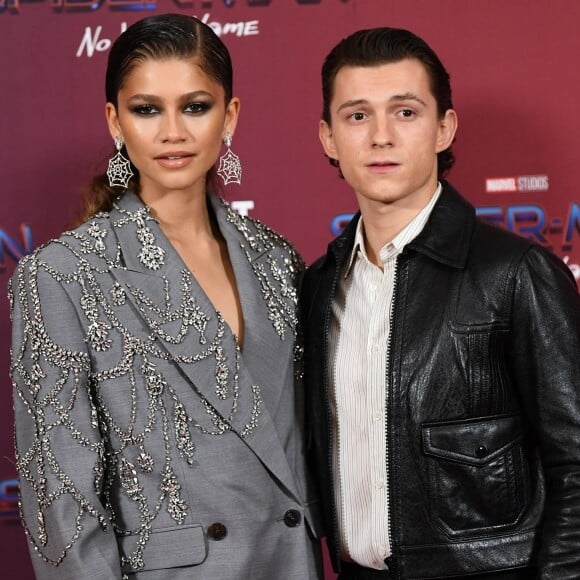 Tom Holland et sa compagne Zendaya à la première du film "Spider-Man: No Way Home" à Londres, le 5 décembre 2021.