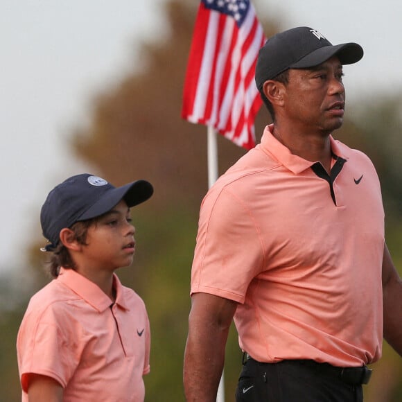 Charlie Woods, participe au tournoi de golf PNC sous le regard de son père Tiger Woods à Orlando.