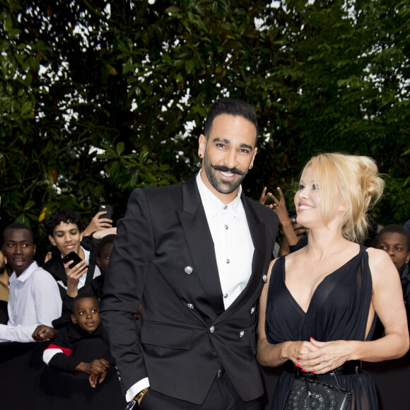 Adil Rami et sa compagne Pamela Anderson arrivent à la 28ème cérémonie des trophées UNFP (Union nationale des footballeurs professionnels) au Pavillon d'Armenonville à Paris, France, le 19 mai 2019.