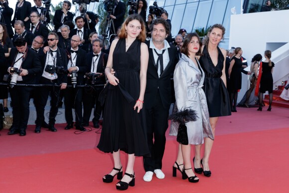 Le chanteur M (Matthieu Chedid), sa fille Billie (à gauche) et sa compagne Loïca Saint-M'leux Graziani (robe noire à droite) lors du 71e Festival International du Film de Cannes. © Borde-Jacovides-Moreau/Bestimage