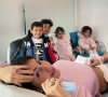 Georgina Rodriguez, enceinte, passe une échographie avec ses quatre enfants Cristiano Jr, les jumeaux Eva et Mateo, et Alana. Novembre 2021.