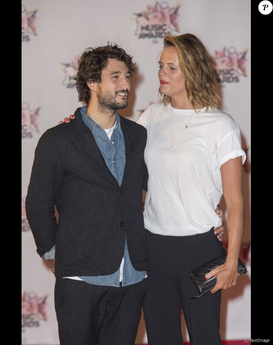 Laure Manaudou et son compagnon Jérémy Frérot - Arrivées à la 17ème cérémonie des NRJ Music Awards 2015 au Palais des Festivals à Cannes, le 7 novembre 2015.