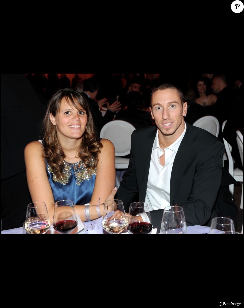 Laure Manaudou et Frédérick Bousquet - Dîner de gala de la mode contre le sida au Pavillon d'Armenonville le 28 janvier 2010.