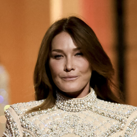 Carla Bruni-Sarkozy - Défilé de mode Femmes prêt-à-porter printemps-été 2022 "Balmain" à la Seine Musicale à Paris. Le 29 septembre 2021