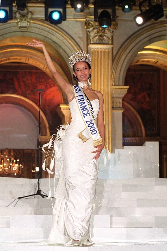 Sonia Rolland lors de son élection au concours Miss France, en décembre 1999. 