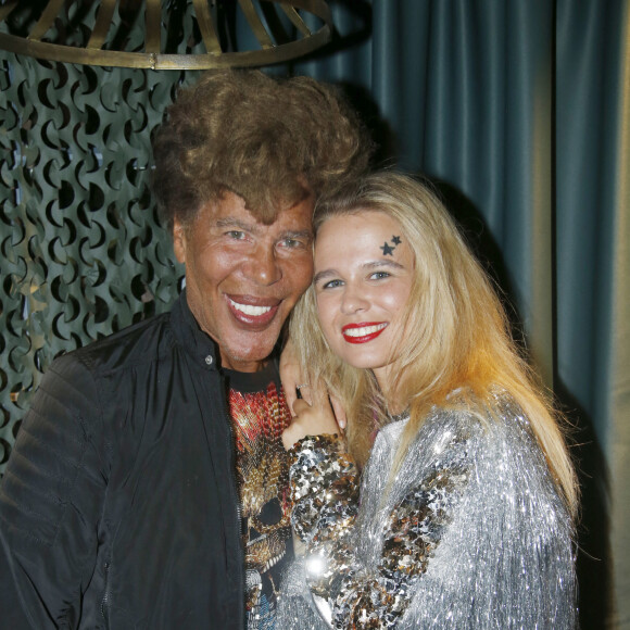 Igor Bogdanoff et sa compagne Julie Jardon - People à la soirée "Fin Du Monde" au Ice Kube Bar à Paris. Le 29 septembre 2018 © Christophe Aubert via Bestimage