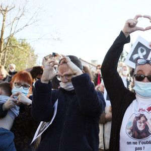 La famille et les proches se sont réunis pour une marche blanche en hommage à Delphine Jubillar, l'infirmière de 33 ans, disparue il y a un an, à Cagnac-les-Mines. Le 19 décembre 2021 © Patrick Bernard / Bestimage