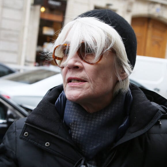 Françoise Hardy dans les rues de Paris.