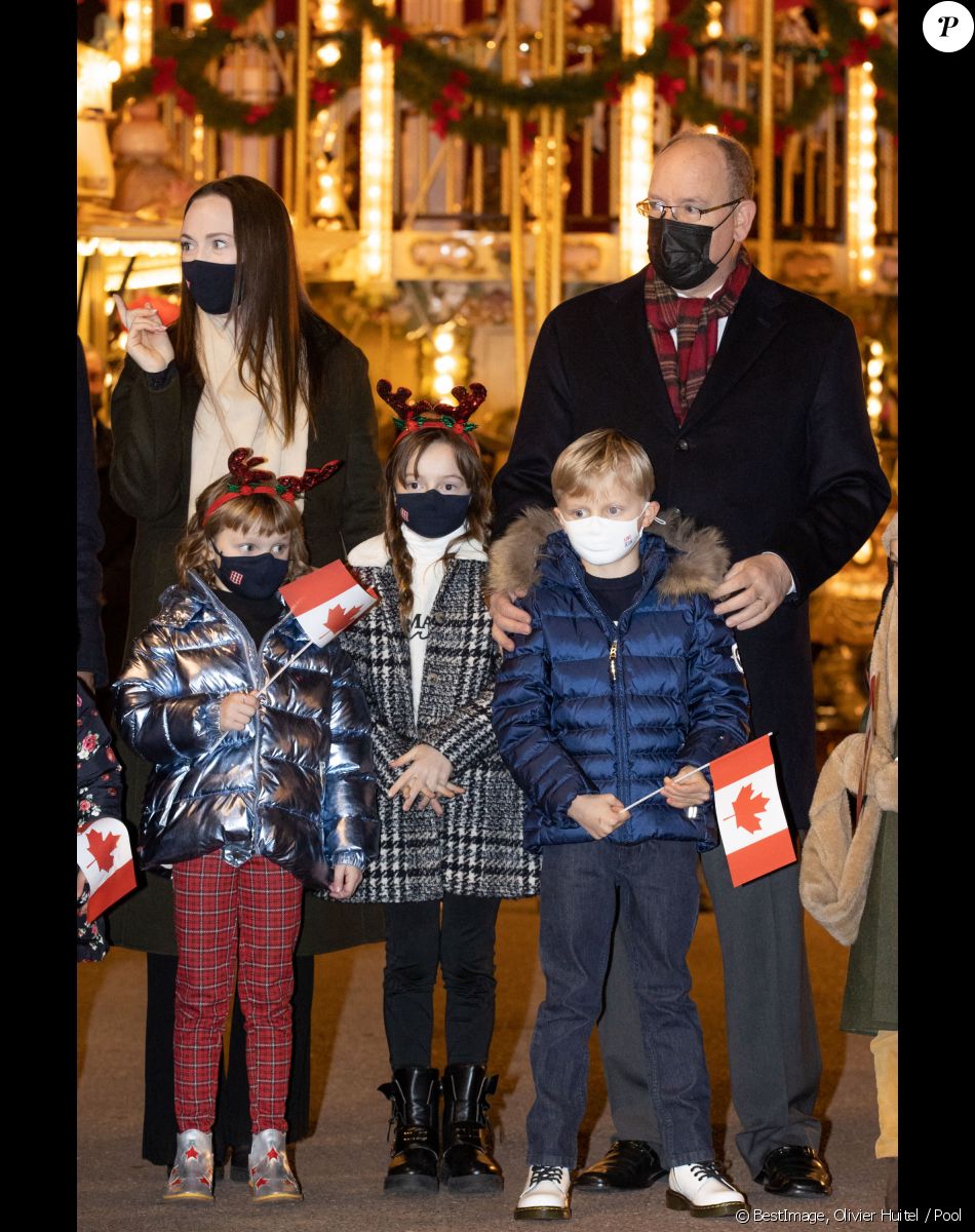 Ouverture du marché de Noël à Monaco en présence du prince Albert II, de ses enfants le prince Jacques, la princesse Gabriella, de la princesse Caroline de Hanovre, de Pierre Casiraghi, sa femme Béatrice Borroméo , de leurs enfants Francesco et Stefano, de Roisin Wittstock et de ses enfants Kaia Rose et Bodie à Monaco le 3 décembre 2021. © Olivier Huitel / Pool / Bestimage