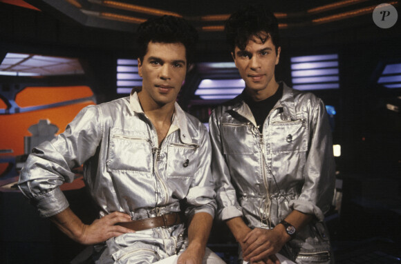 En France, à Paris, Igor et Grischka Bogdanoff sur le plateau de "Temps X" en 1985.