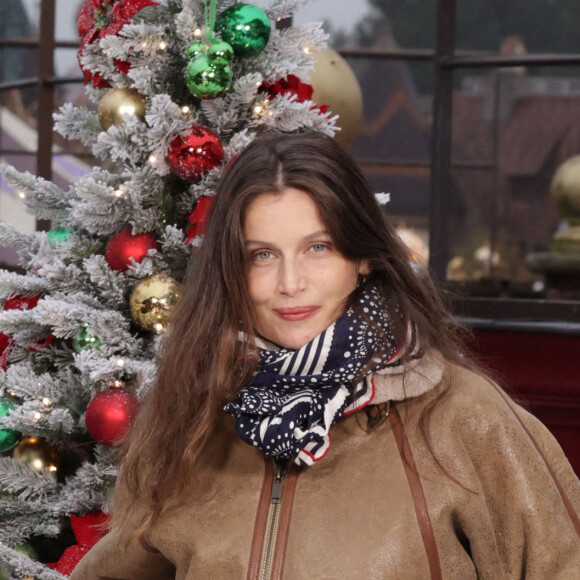 Laetitia Casta - Les célébrités fêtent Noël à Disneyland Paris en novembre 2021. © Disney via Bestimage