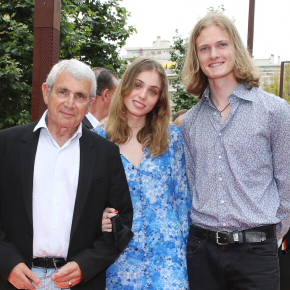 Michel Boujenah avec sa fille Louise Boujenah et son compagnon à la première du film "Boite Noire" dans le cadre du Festival CINEROMAN au cinéma Pathé Gare du Sud à Nice, France. © Denis Guignebourg/Bestimage