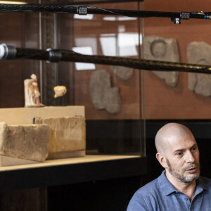 Akhenaton (Philippe Fragione), Mouloud Achour - Enregistrement de l'émission "Clique X" au musée du Louvre, à Paris, le 8 avril 2021. © Jack Tribeca/Bestimage