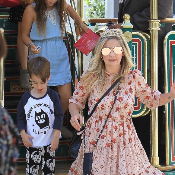 Sarah Michelle Gellar et son mari Freddie Prinze Jr passent une journée en famille pour l'anniversaire de leur fille Charlotte à Hollywood. Le jeune Rocky James Prinze les accompagne. Le 23 septembre 2017