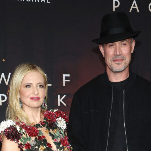 Sarah Michelle Gellar and Freddie Prinze Jr. - Photocall pour la première de la série "Wolf Pack" de Paramount + à Los Angeles le 19 janvier 2023.  