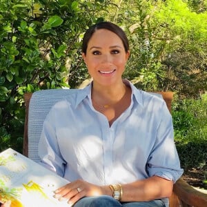 Meghan Markle présente son premier livre pour enfants "The Bench", illustré par C.Robinson et relatant la relation entre un père et son fils, vue par les yeux de sa mère. Los Angeles. Le 27 octobre 2021.