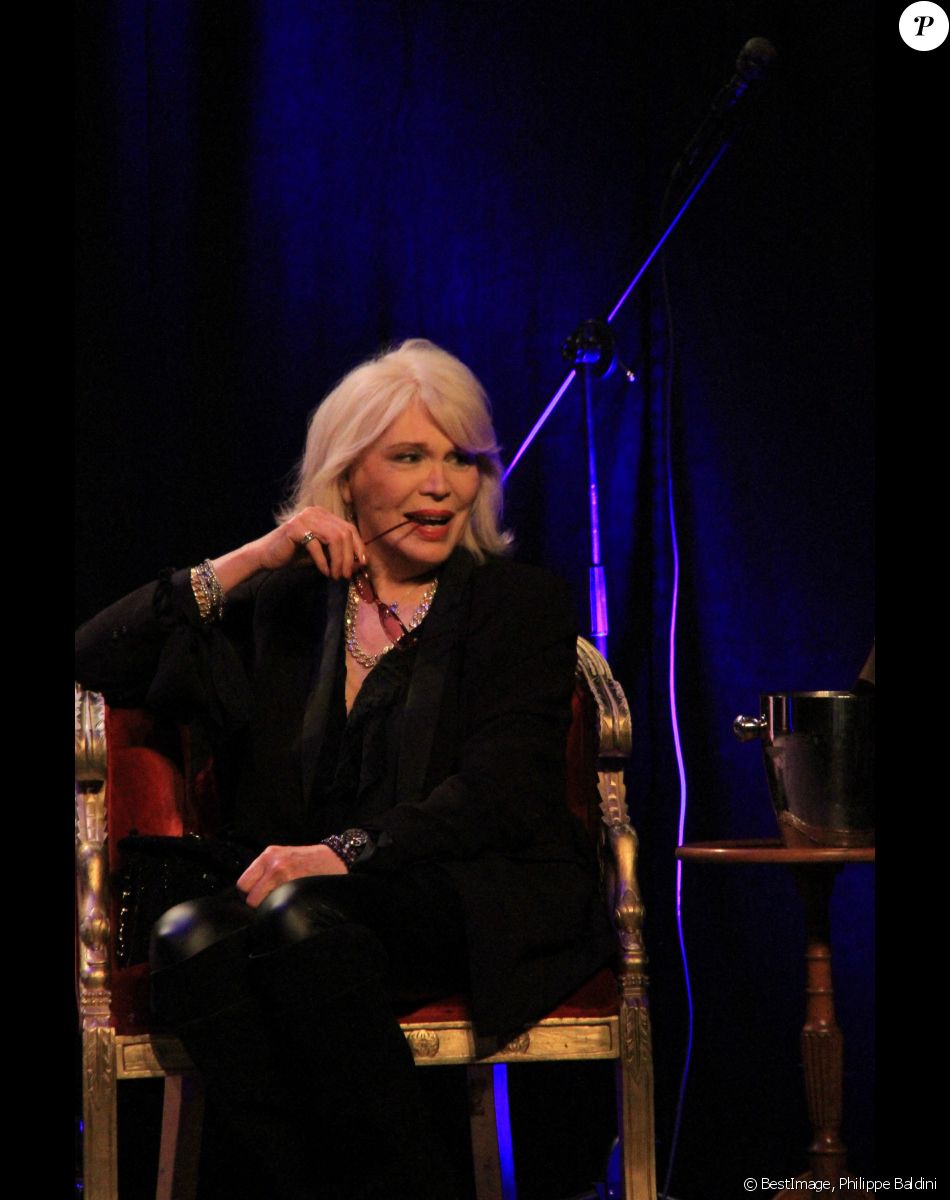 Amanda Lear - Le Grand Show de l'Humour au théâtre des Mathurins à Paris. Le 9 mars 2020. © Philippe Baldini/Bestimage