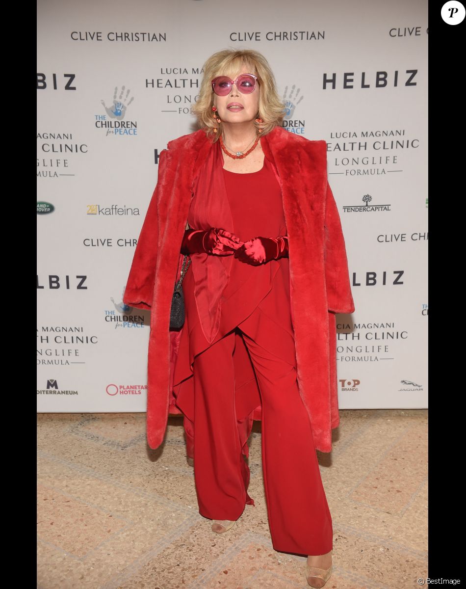 Amanda Lear - 14e soirée caritative annuelle The Children For Peace à l'hôtel Palace Parigi à Milan en Italie, le 29 novembre 2019.