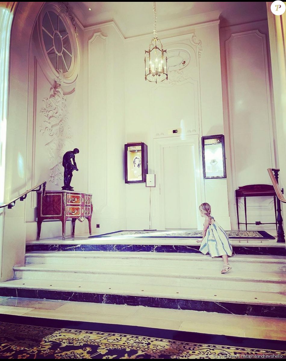 Lola, une des deux filles de Pierre Niney et Natasha Andrews, sur Instagram, 2021.