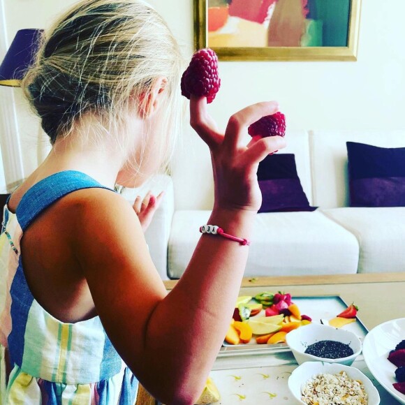 Lola, une des deux filles de Pierre Niney et Natasha Andrews, sur Instagram, 2021.