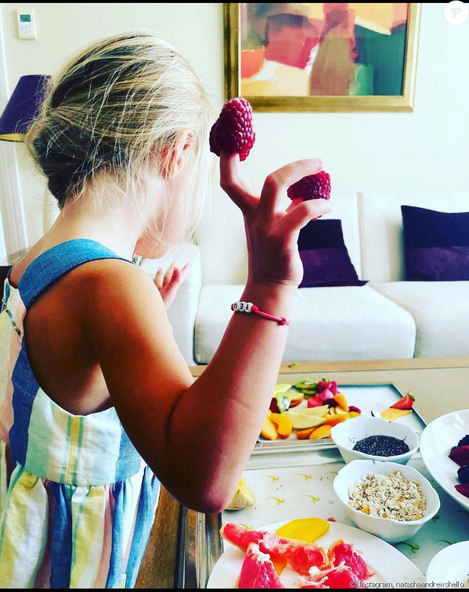 Lola, une des deux filles de Pierre Niney et Natasha Andrews, sur Instagram, 2021.