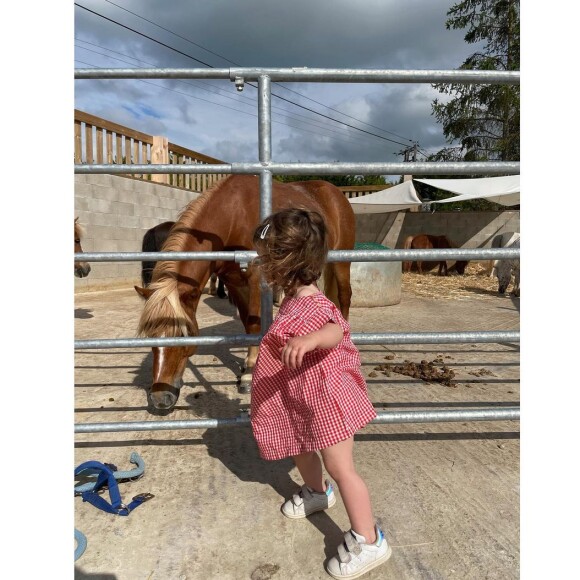 Billie, une des deux filles de Pierre Niney et Natasha Andrews, sur Instagram, 2021.