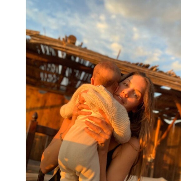Natasha Andrews et Billie, une des deux filles qu'elle partage avec son compagnon Pierre Niney, sur Instagram, 2019.