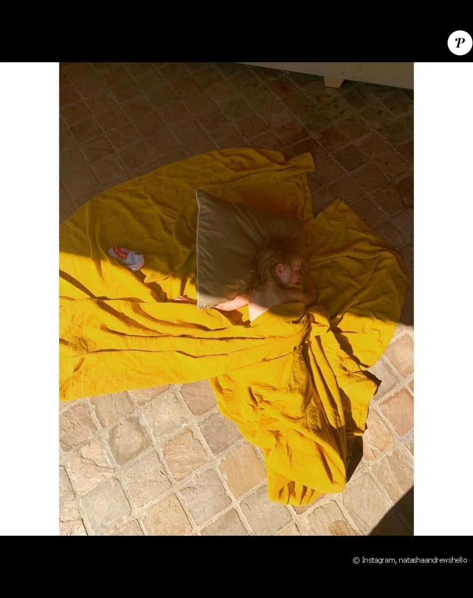 Lola, la fille aînée de Pierre Niney et sa compagne Natasha Andrews, sur Instagram, 2020.